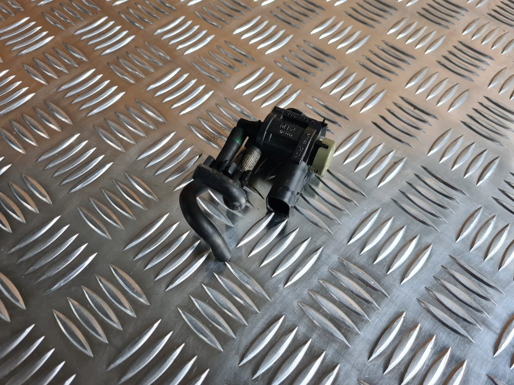 Solenoīda vakuuma vārsts priekš AUDI A6 AVANT 2007 QUATTRO 3 Solenoīda vakuuma vārsts priekš AUDI A6 AVANT 2007 QUATTRO