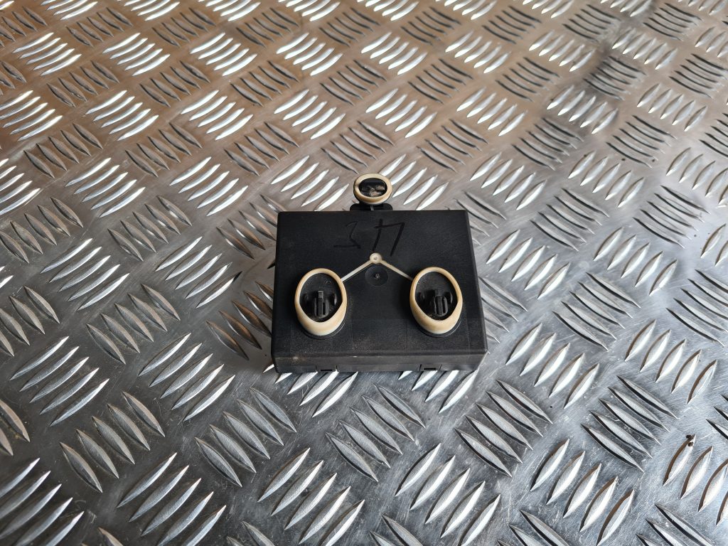 Aizmugurējo kreiso durvju vadības bloks priekš AUDI A6 AVANT 2007 QUATTRO 2 Aizmugurējo kreiso durvju vadības bloks priekš AUDI A6 AVANT 2007 QUATTRO