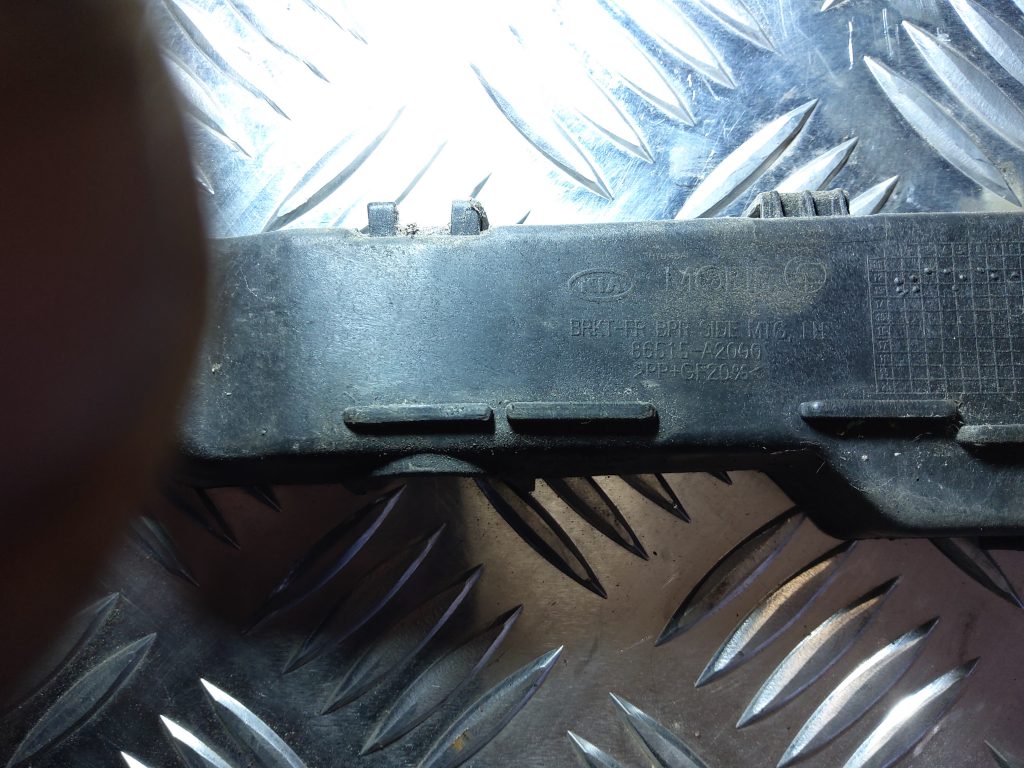 Priekšējā spārna un bufera stiprinājums priekš KIA CEED 2013 2 Priekšējā spārna un bufera stiprinājums priekš KIA CEED 2013