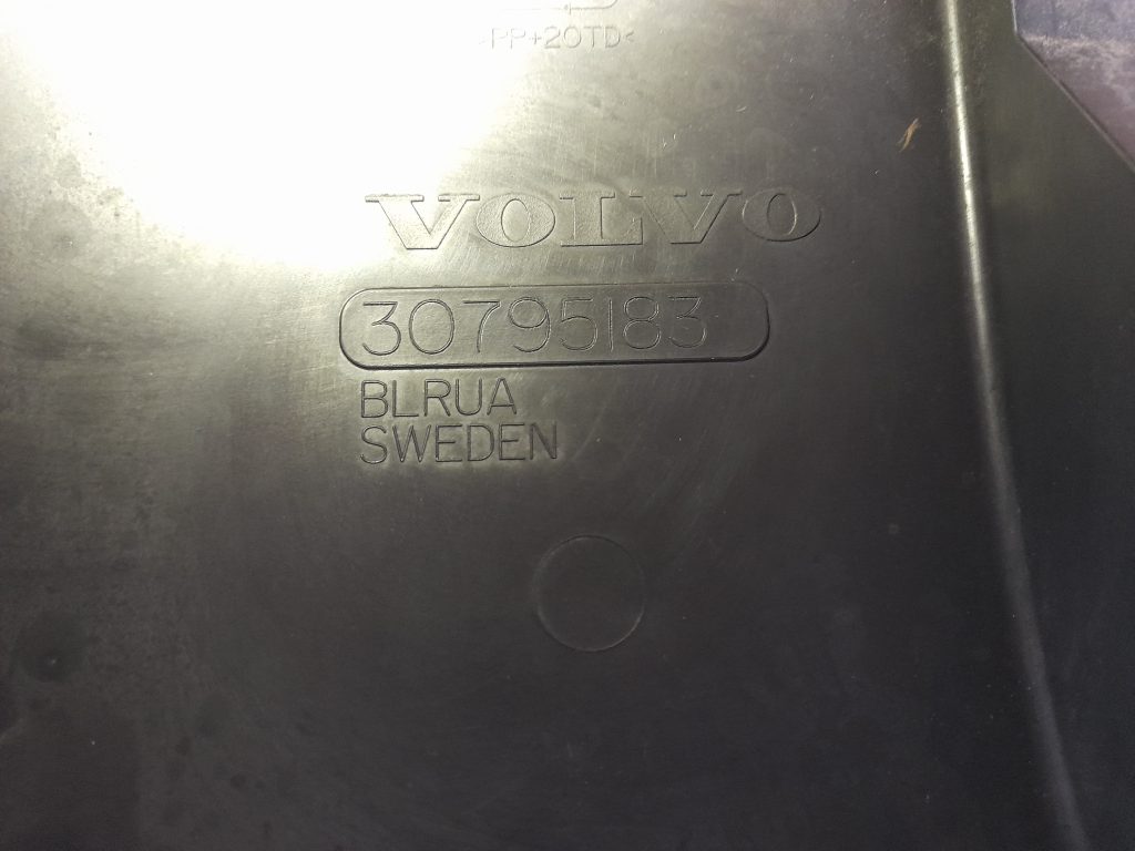 Akumulatora stiprināšanas korpuss priekš VOLVO S40 2007 3 Akumulatora stiprināšanas korpuss priekš VOLVO S40 2007