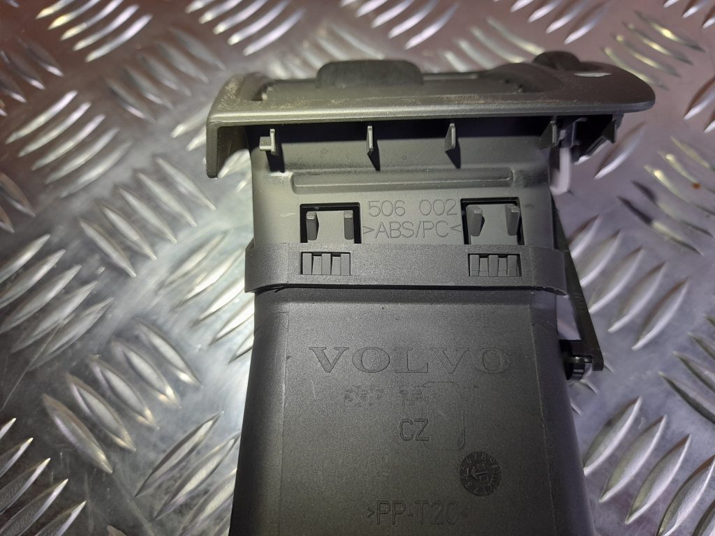 Mērinstrumentu paneļa gaisa vads, pa labi priekš VOLVO S40 2007 2 Mērinstrumentu paneļa gaisa vads, pa labi priekš VOLVO S40 2007