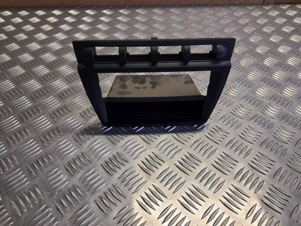 Mērinstrumentu paneļa dekoratīvais rāmis priekš KIA PICANTO 2006 1 Mērinstrumentu paneļa dekoratīvais rāmis priekš KIA PICANTO 2006