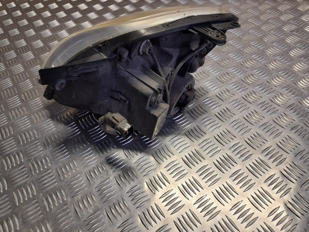 Priekšējais labais lukturis priekš KIA PICANTO 2006 2 Priekšējais labais lukturis priekš KIA PICANTO 2006