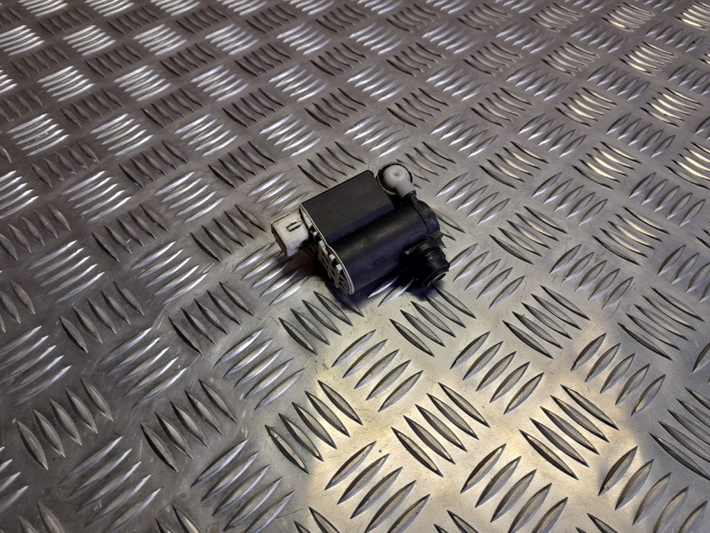 Mazgātāja šķidruma sūknis priekš KIA PICANTO 2006 1 Mazgātāja šķidruma sūknis priekš KIA PICANTO 2006