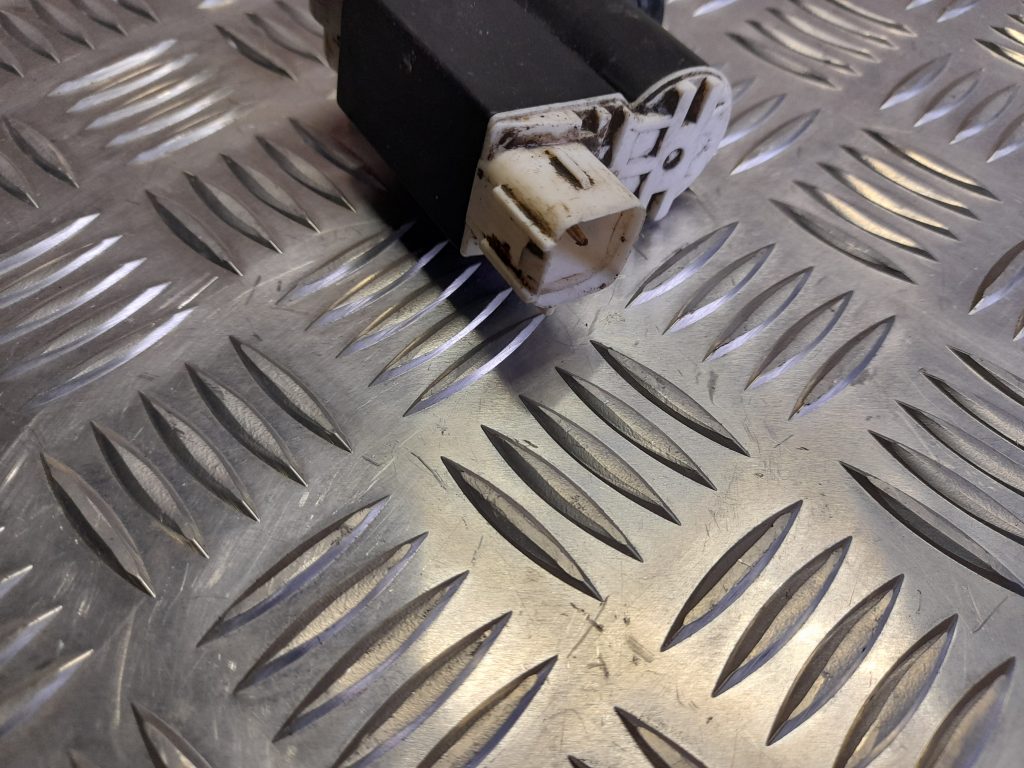 Mazgātāja šķidruma sūknis priekš KIA PICANTO 2006 2 Mazgātāja šķidruma sūknis priekš KIA PICANTO 2006