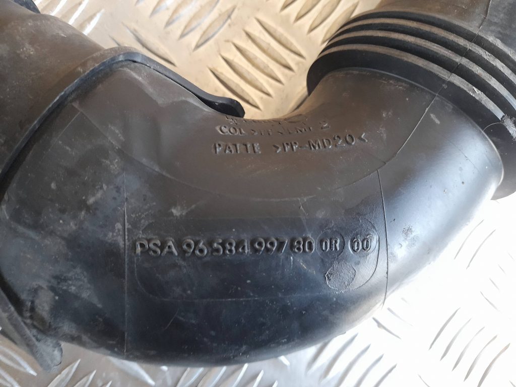 Gaisa filtra korpusa caurule priekš CITROEN PICASSO 2007 2 Gaisa filtra korpusa caurule priekš CITROEN PICASSO 2007