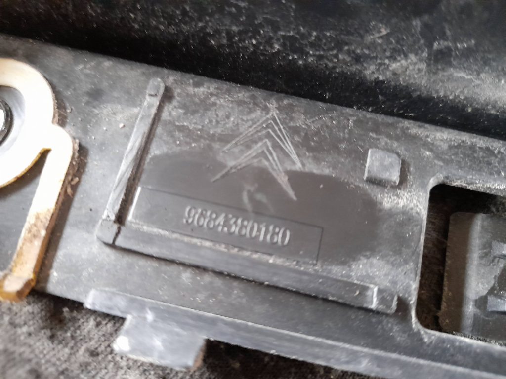 Bagāžnieka vāka apdare priekš CITROEN PICASSO 2007 2 Bagāžnieka vāka apdare priekš CITROEN PICASSO 2007