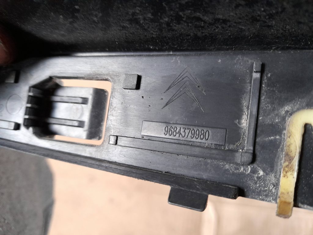 Bagāžnieka vāka apdare priekš CITROEN PICASSO 2007 2 Bagāžnieka vāka apdare priekš CITROEN PICASSO 2007