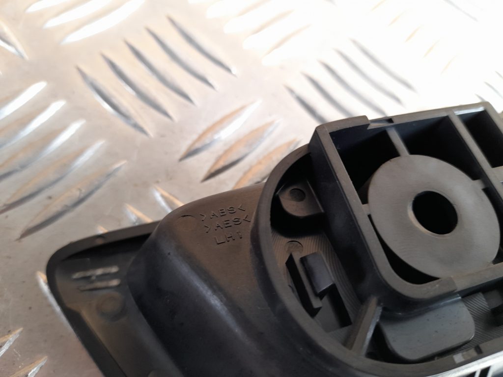 Salona durvju rokturis, aizmugures kreisais priekš MAZDA 6 2008 3 Salona durvju rokturis, aizmugures kreisais priekš MAZDA 6 2008