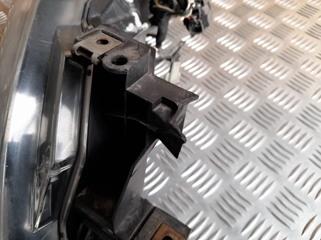 Priekšējais labais lukturis priekš MAZDA 6 2008 2 Priekšējais labais lukturis priekš MAZDA 6 2008