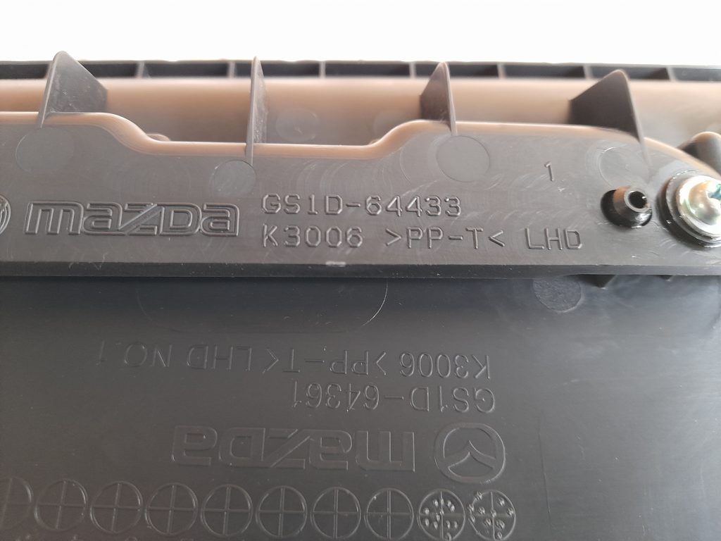 Krūzes turētājs priekš MAZDA 6 2008 2 Krūzes turētājs priekš MAZDA 6 2008