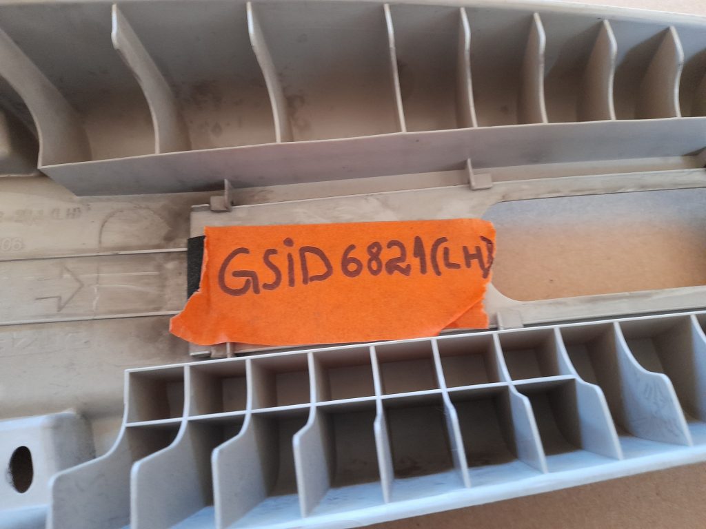 Vidējas salona statnes apdare priekš MAZDA 6 2008 4 Vidējas salona statnes apdare priekš MAZDA 6 2008