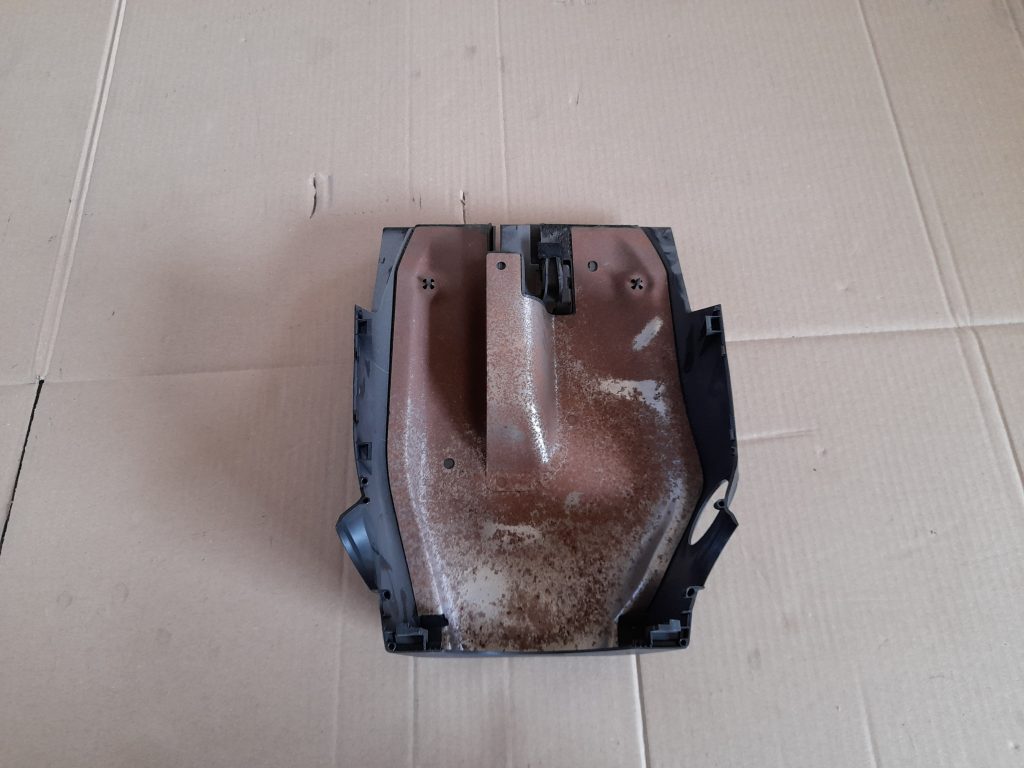 Stūres statnes putekļu aizsargs (salonā) priekš MAZDA 6 2008 2 Stūres statnes putekļu aizsargs (salonā) priekš MAZDA 6 2008