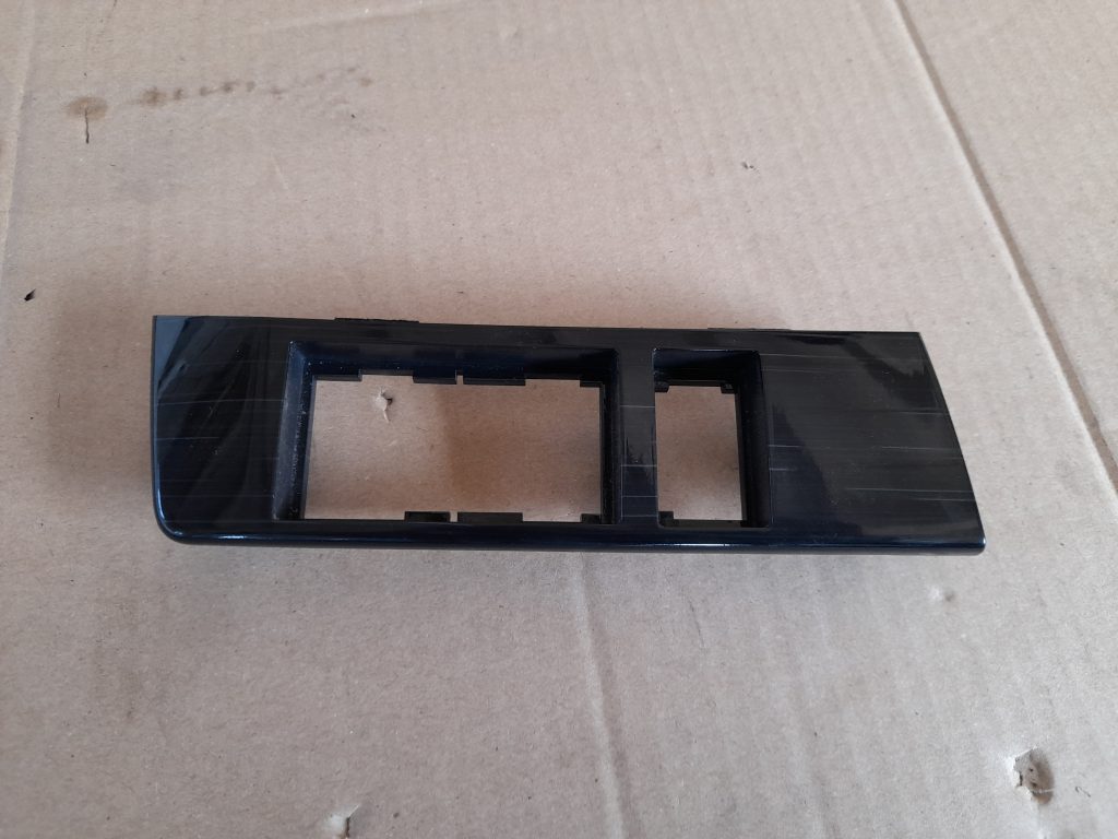 Mērinstrumentu paneļa dekoratīvā uzlika priekš MAZDA 6 2008 1 Mērinstrumentu paneļa dekoratīvā uzlika priekš MAZDA 6 2008