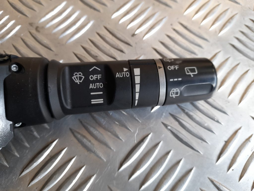 Stikla tīrītāja slēdzis priekš MAZDA 6 2008 2 Stikla tīrītāja slēdzis priekš MAZDA 6 2008