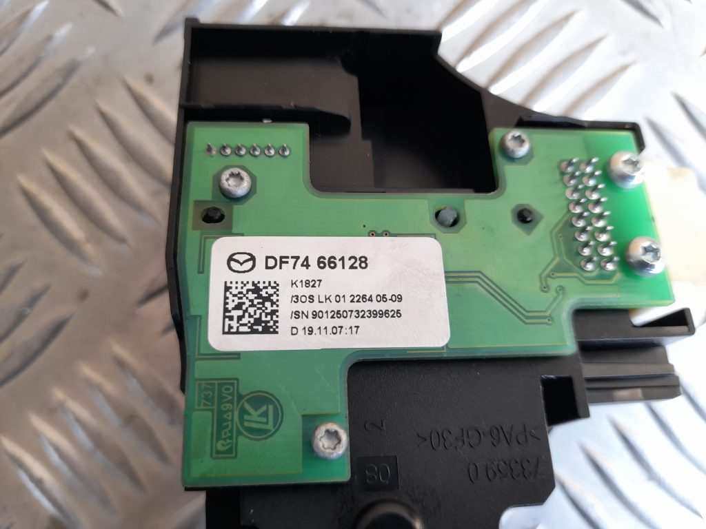 Stikla tīrītāja slēdzis priekš MAZDA 6 2008 4 Stikla tīrītāja slēdzis priekš MAZDA 6 2008