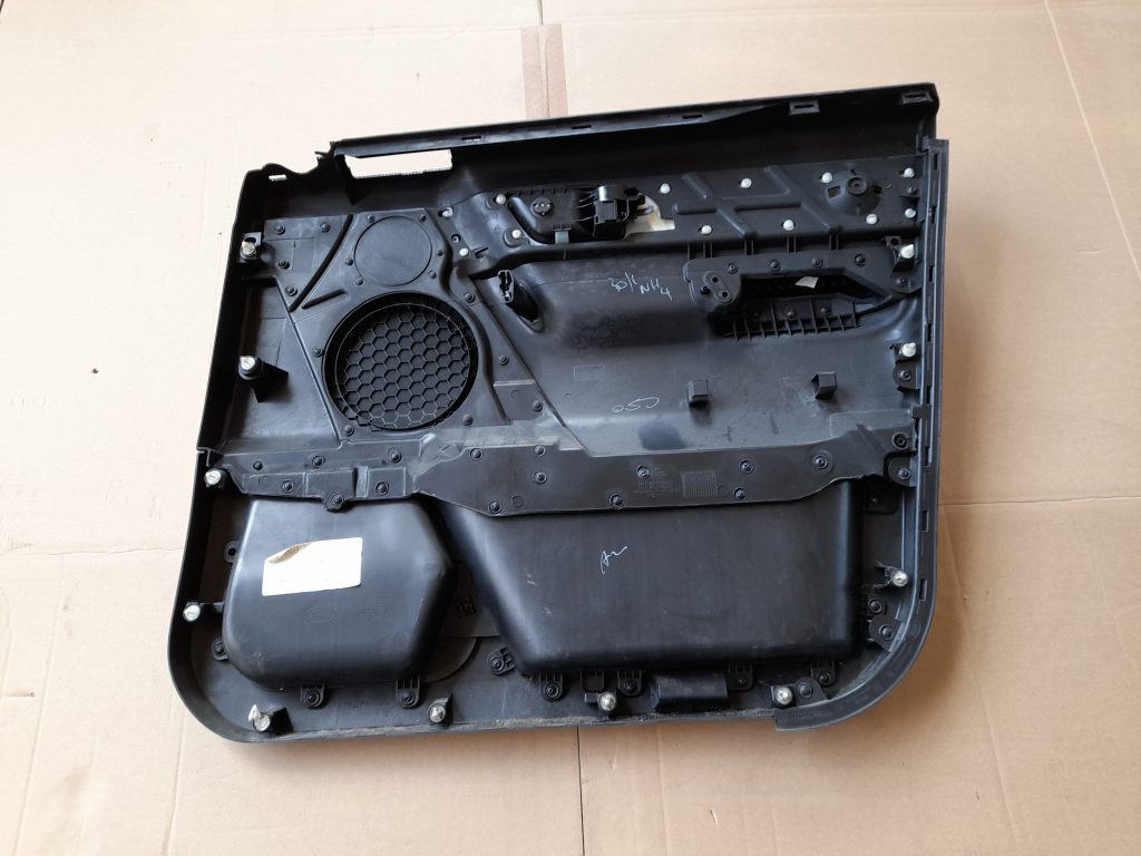 Priekšējo kreiso durvju apdare priekš RANGE ROVER SPORT 2007 2 Priekšējo kreiso durvju apdare priekš RANGE ROVER SPORT 2007