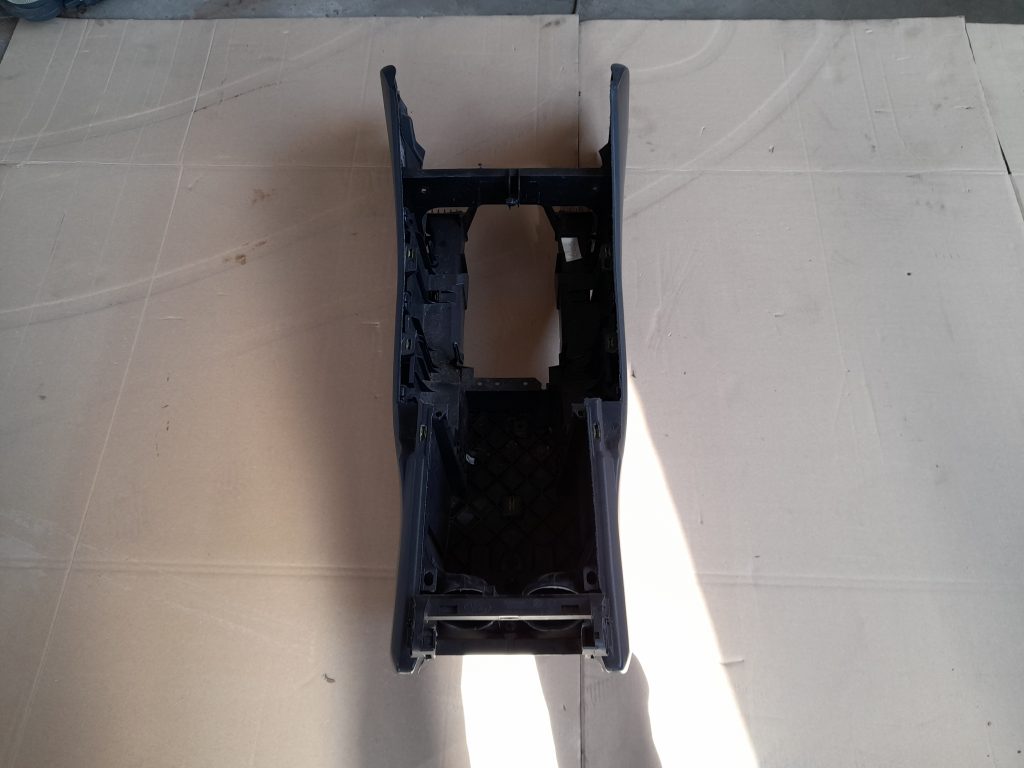 Centrālās konsoles apdares lielākā daļa priekš RANGE ROVER SPORT 2007 1 Centrālās konsoles apdares lielākā daļa priekš RANGE ROVER SPORT 2007