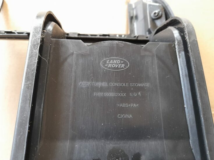 Centrālās konsoles (apdares) vidēja daļa priekš RANGE ROVER SPORT 2007