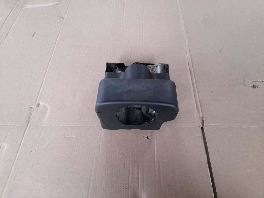 Stūres statnes putekļu aizsargs (salonā) priekš RANGE ROVER SPORT 2007 2 Stūres statnes putekļu aizsargs (salonā) priekš RANGE ROVER SPORT 2007