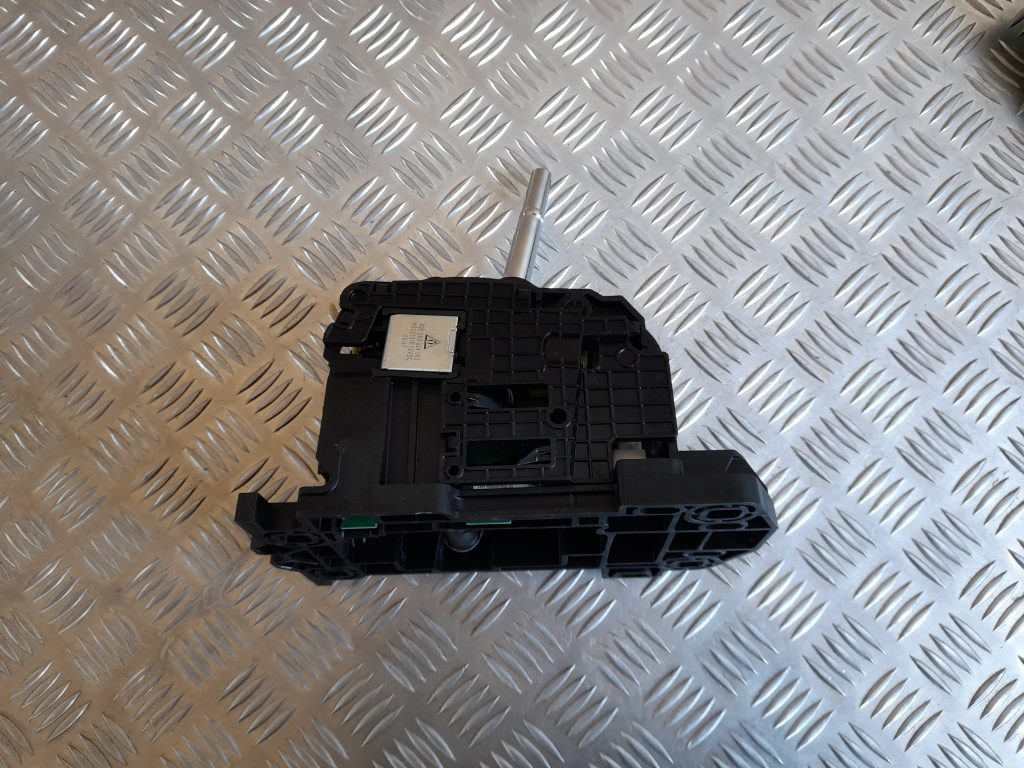 Ātrumu pārslēgšanas slēdzis priekš RANGE ROVER SPORT 2007 2 Ātrumu pārslēgšanas slēdzis priekš RANGE ROVER SPORT 2007