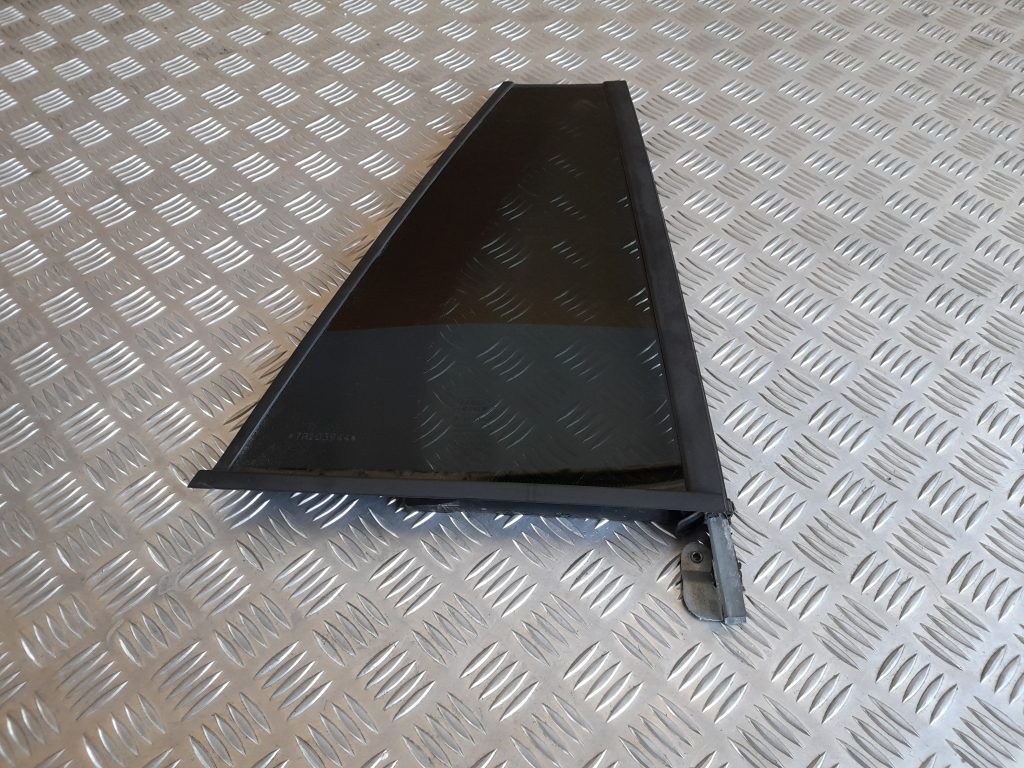 Labo durvju stūra stikls priekš RANGE ROVER SPORT 2007 1 Labo durvju stūra stikls priekš RANGE ROVER SPORT 2007