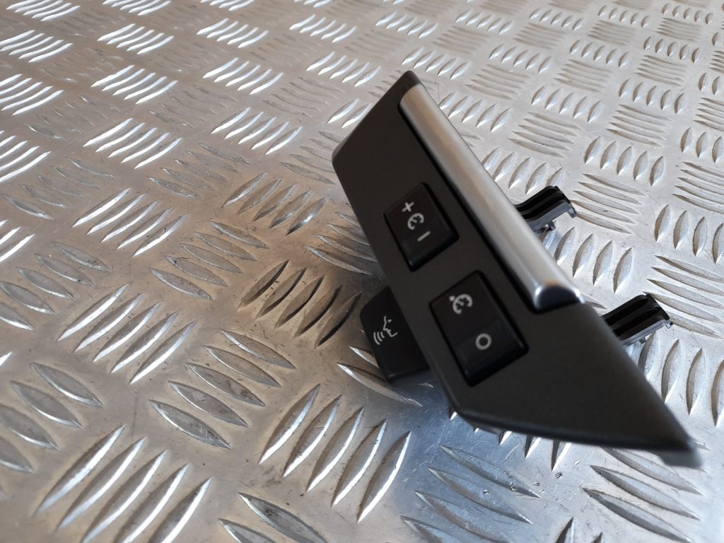 Stūres poga priekš RANGE ROVER SPORT 2007 2 Stūres poga priekš RANGE ROVER SPORT 2007