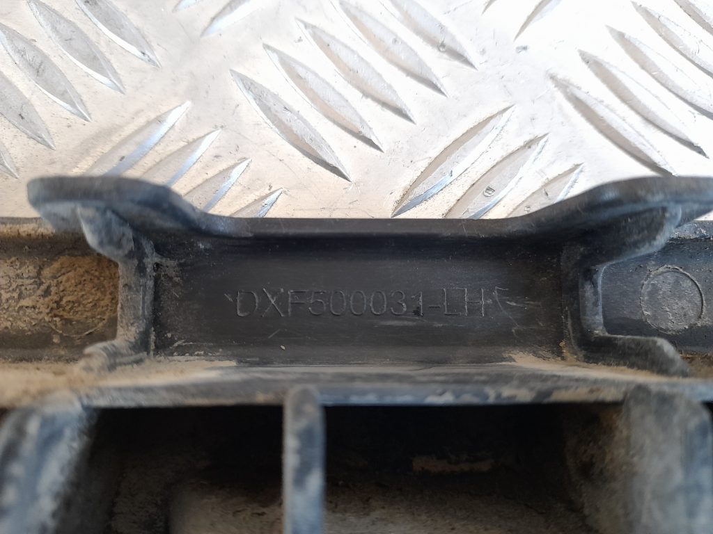 Aizmugurējā spārna un bufera stiprinājums priekš RANGE ROVER SPORT 2007 3 Aizmugurējā spārna un bufera stiprinājums priekš RANGE ROVER SPORT 2007