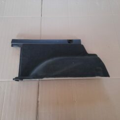 Bagāžnieka nodalījuma sānu apdare priekš VOLVO V70 2003 SILVER