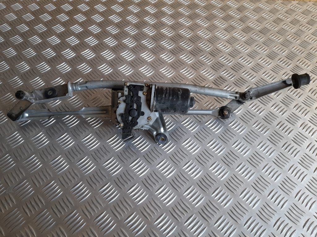 Vējstikla tīrīšanas mehānisms priekš VOLVO V70 2003 SILVER 2 Vējstikla tīrīšanas mehānisms priekš VOLVO V70 2003 SILVER