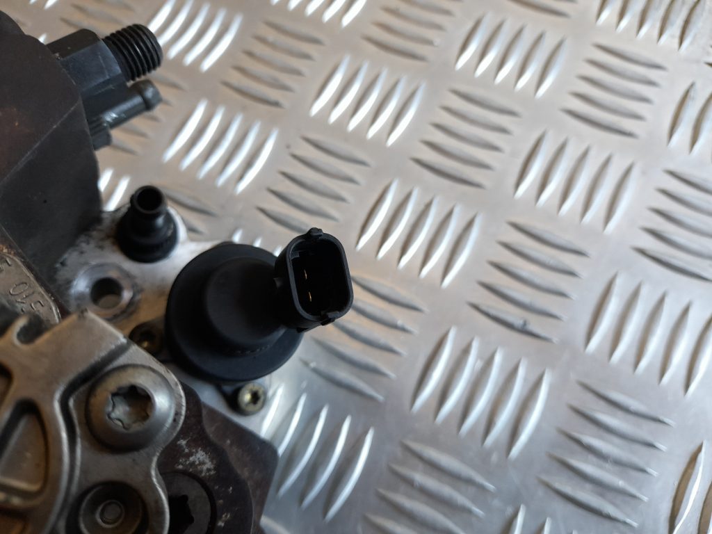 Augstspiediena degvielas sūknis priekš VOLVO V70 2003 SILVER 3 Augstspiediena degvielas sūknis priekš VOLVO V70 2003 SILVER