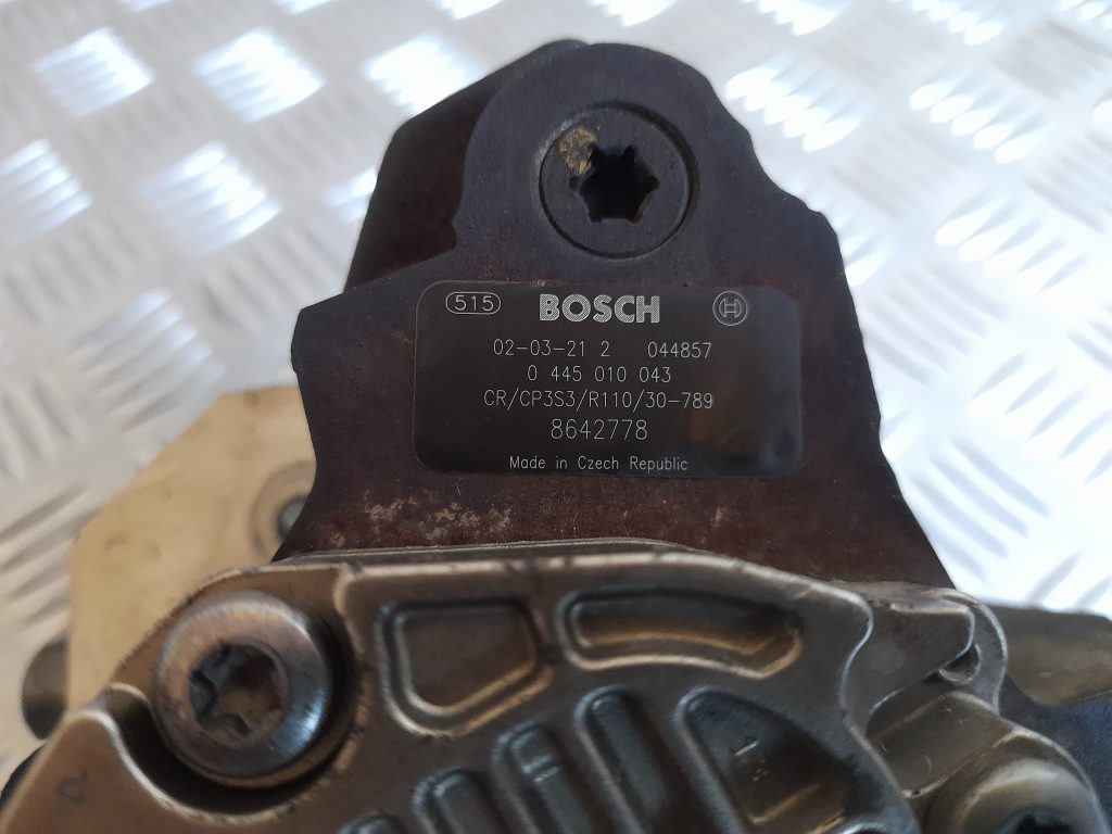 Augstspiediena degvielas sūknis priekš VOLVO V70 2003 SILVER 4 Augstspiediena degvielas sūknis priekš VOLVO V70 2003 SILVER