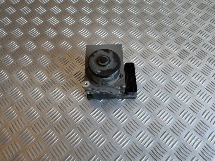ABS bloks priekš VOLVO V70 2003 SILVER