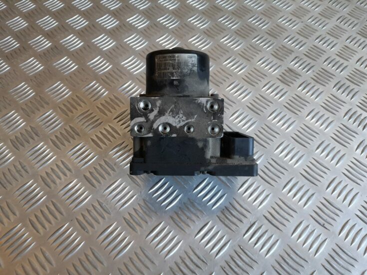ABS bloks priekš VOLVO V70 2003 SILVER