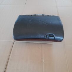 Mantu glabāšanas nodalījums pasažiera pusē priekš VOLVO V70 2003 SILVER