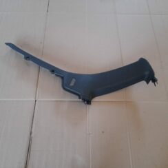 Aizmugurējas salona statnes apdare priekš VOLVO V70 2003 SILVER