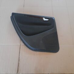 Aizmugurējo kreiso durvju apdare priekš VOLVO V70 2003 SILVER