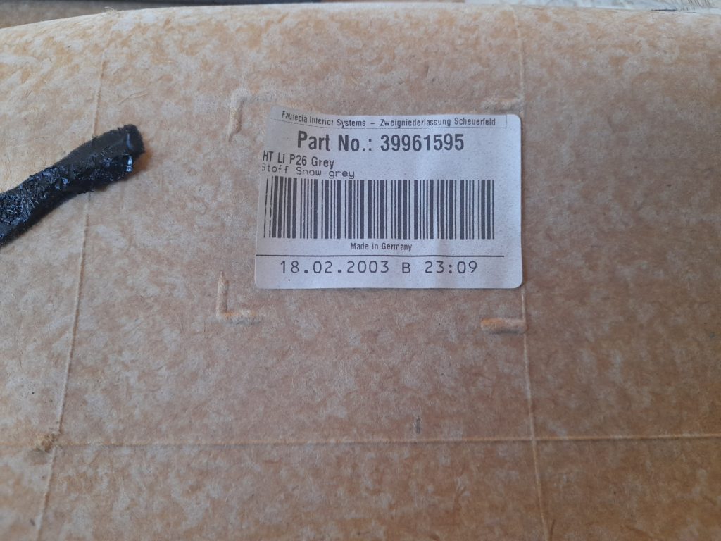 Aizmugurējo kreiso durvju apdare priekš VOLVO V70 2003 SILVER 5 Aizmugurējo kreiso durvju apdare priekš VOLVO V70 2003 SILVER