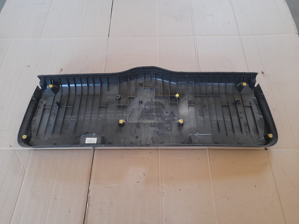 Bagāžnieka vāka liela apdare priekš VOLVO V70 2003 SILVER 3 Bagāžnieka vāka liela apdare priekš VOLVO V70 2003 SILVER