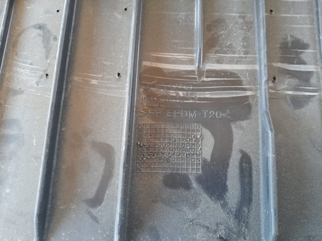 Bagāžnieka vāka liela apdare priekš VOLVO V70 2003 SILVER 4 Bagāžnieka vāka liela apdare priekš VOLVO V70 2003 SILVER