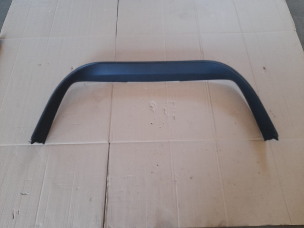 Bagāžnieka vāka apdare priekš VOLVO V70 2003 SILVER 1 Bagāžnieka vāka apdare priekš VOLVO V70 2003 SILVER