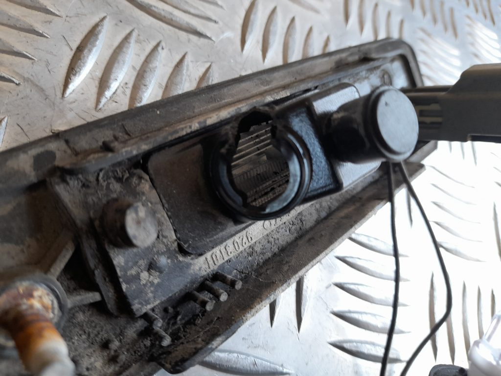 Numura zīmes gaismas uzlika komplektā priekš VOLVO V70 2003 SILVER 4 Numura zīmes gaismas uzlika komplektā priekš VOLVO V70 2003 SILVER