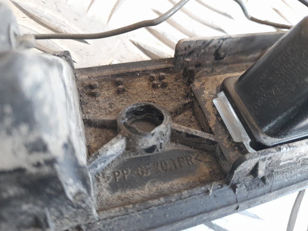 Numura zīmes gaismas uzlika komplektā priekš VOLVO V70 2003 SILVER 7 Numura zīmes gaismas uzlika komplektā priekš VOLVO V70 2003 SILVER