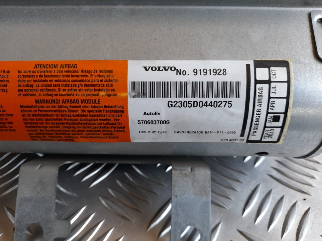 Mērinstrumentu paneļa drošības spilvens priekš VOLVO V70 2003 SILVER 4 Mērinstrumentu paneļa drošības spilvens priekš VOLVO V70 2003 SILVER