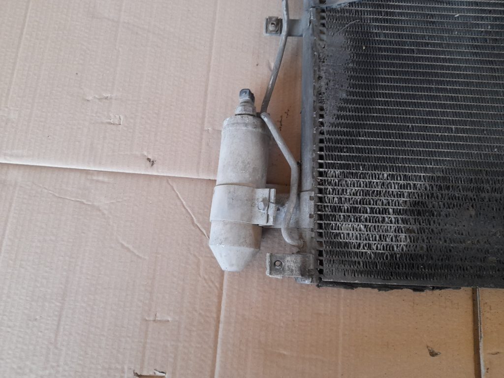 Gaisa kondicioniera radiators priekš VOLVO V70 2003 SILVER 3 Gaisa kondicioniera radiators priekš VOLVO V70 2003 SILVER