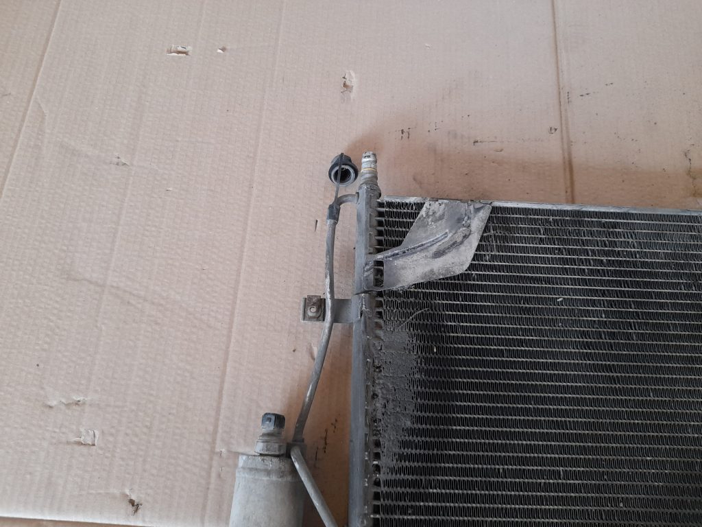 Gaisa kondicioniera radiators priekš VOLVO V70 2003 SILVER 2 Gaisa kondicioniera radiators priekš VOLVO V70 2003 SILVER