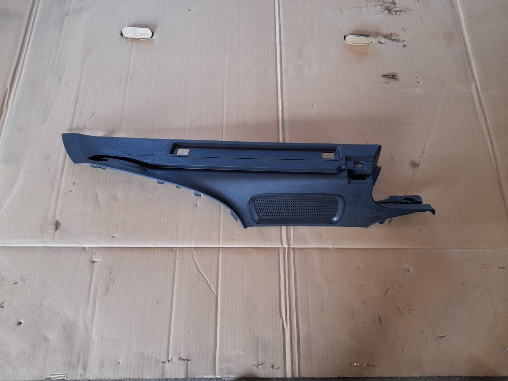 Bagāžnieka žalūziju sliedes priekš OPEL ASTRA SPORT 2017 1 Bagāžnieka žalūziju sliedes priekš OPEL ASTRA SPORT 2017