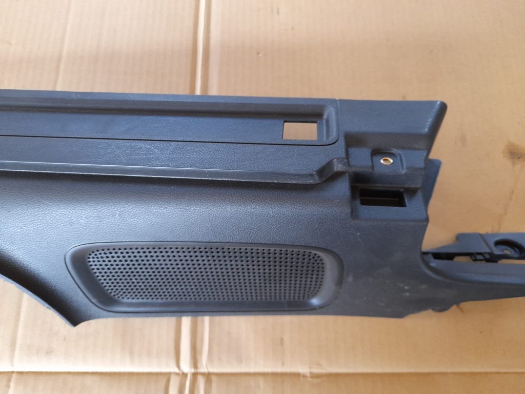 Bagāžnieka žalūziju sliedes priekš OPEL ASTRA SPORT 2017 4 Bagāžnieka žalūziju sliedes priekš OPEL ASTRA SPORT 2017