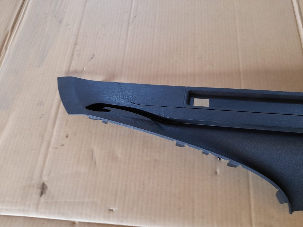 Bagāžnieka žalūziju sliedes priekš OPEL ASTRA SPORT 2017 2 Bagāžnieka žalūziju sliedes priekš OPEL ASTRA SPORT 2017