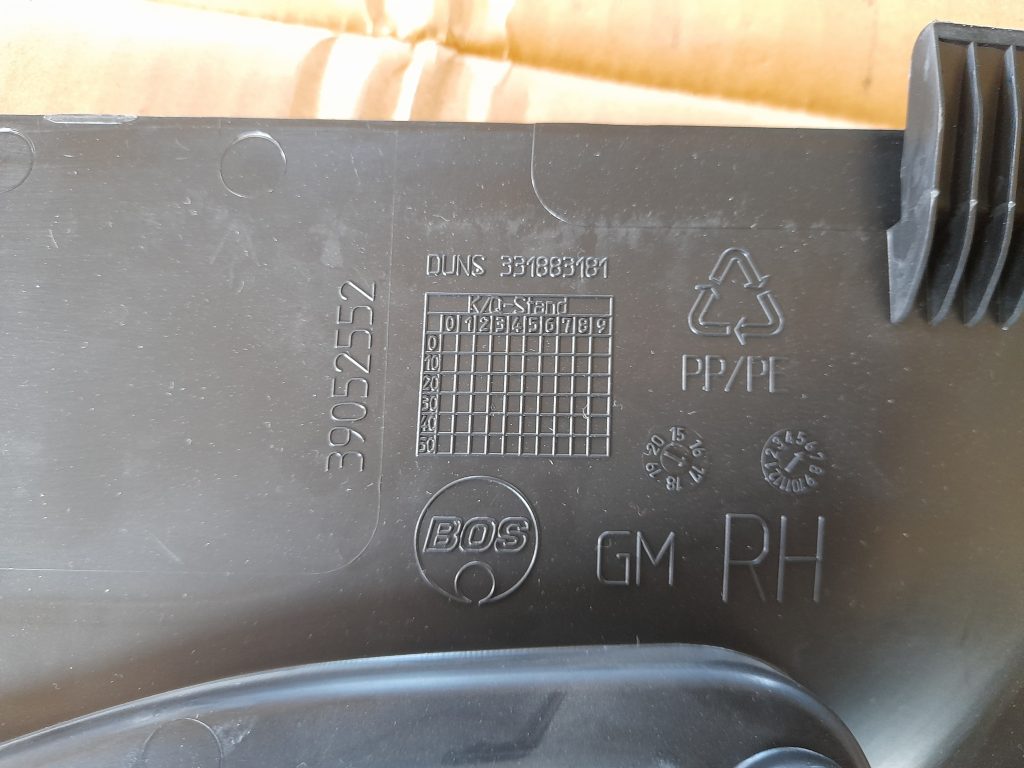 Bagāžnieka žalūziju sliedes priekš OPEL ASTRA SPORT 2017 5 Bagāžnieka žalūziju sliedes priekš OPEL ASTRA SPORT 2017